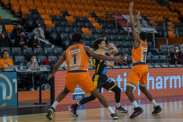 在压力中保 在压力中保