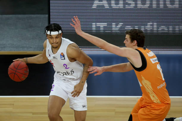 够左右比赛 够左右比赛